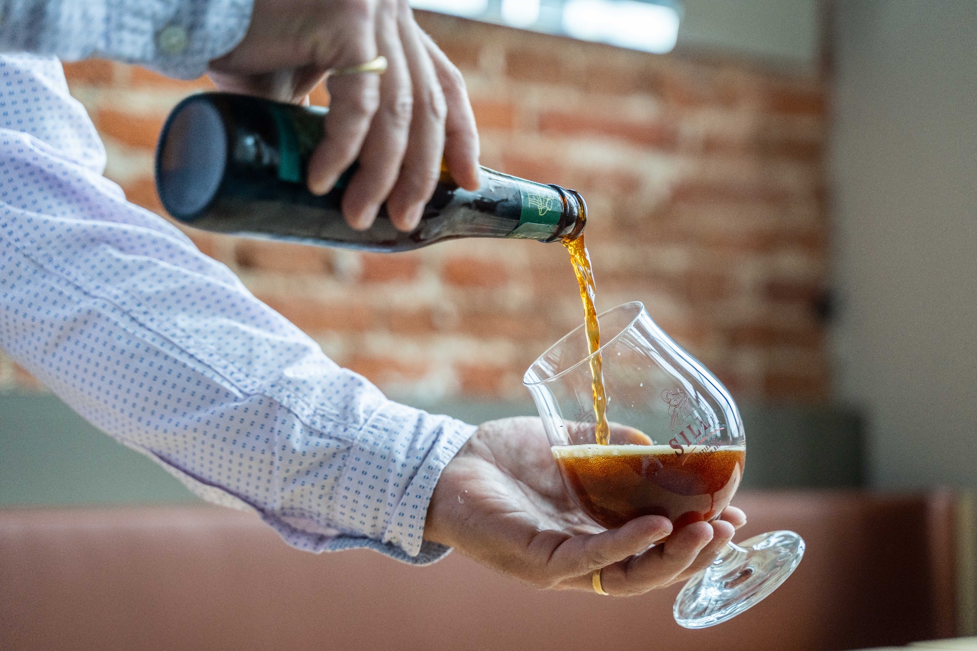 Service d'une bière Silly au verre à la Brasserie Le Mercier